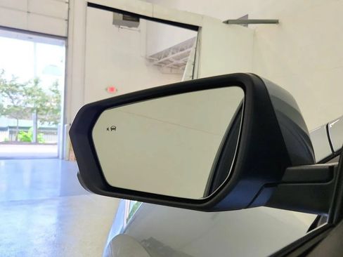 Used 2024 Chevrolet Equinox LT FWD image 28