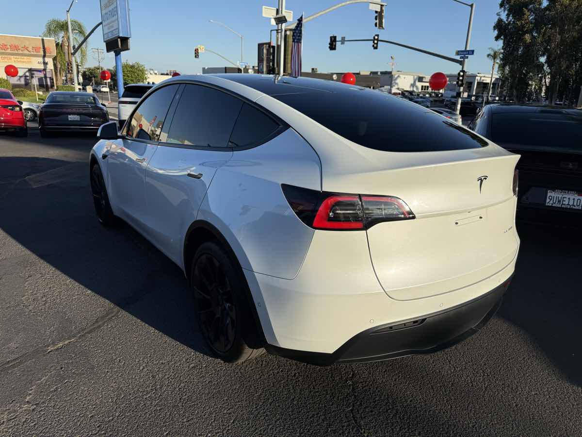 Used 2021 Tesla Model Y Long Range AWD/4WD image 4