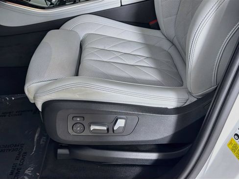 Used 2023 BMW X5 sDrive40i w/ M Sport Package RWD image 19