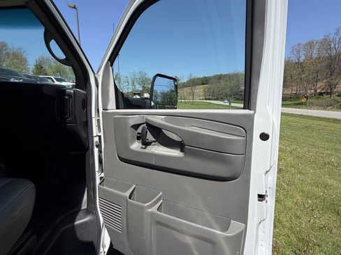 Used 2011 Chevrolet Express 3500 RWD image 40