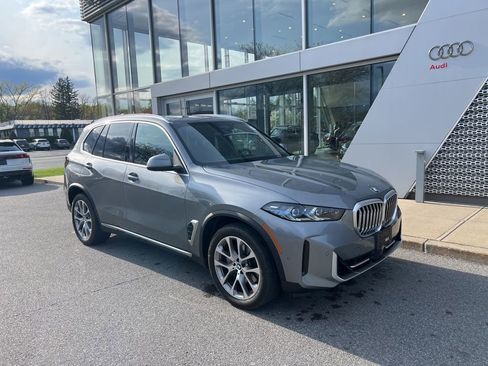 Used 2024 BMW X5 xDrive40i w/ Premium Package AWD/4WD image 8