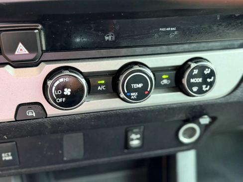 Used 2018 Toyota Tacoma SR w/ SR Convenience Package RWD image 29