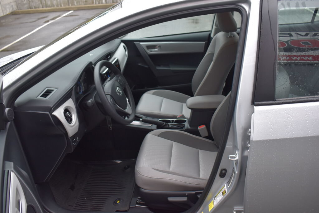 Used 2017 Toyota Corolla LE FWD image 18