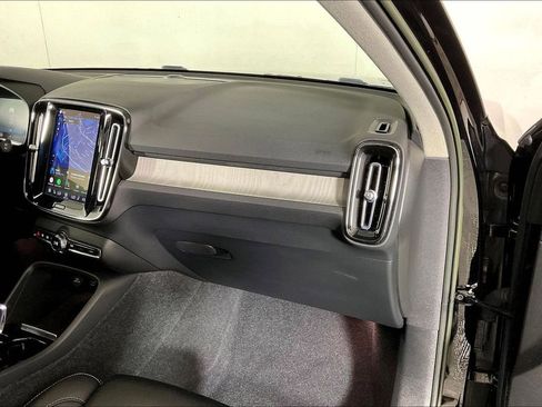 Used 2023 Volvo XC40 B5 Plus AWD/4WD image 16