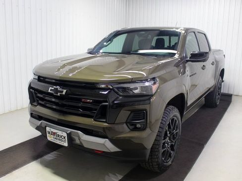 Used 2024 Chevrolet Colorado Z71 w/ LPO, Dark Essentials Package image 3