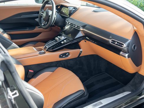 Used 2025 Aston Martin V8 Vantage Coupe image 26