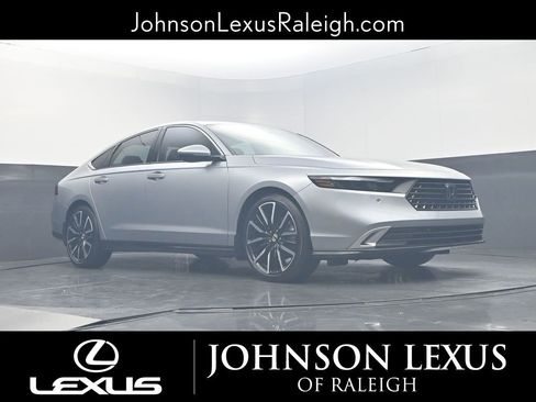 Used 2023 Honda Accord Touring image 15