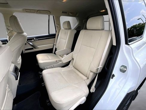 Used 2023 Lexus GX 460 Premium w/ Accessory Package AWD/4WD image 26