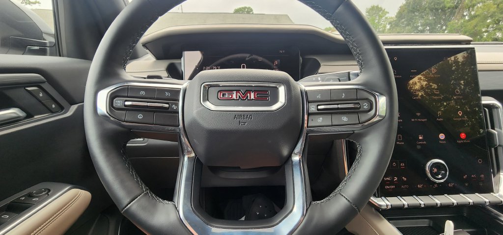 Used 2026 GMC Acadia Elevation w/ Elevation Premium Package FWD image 32