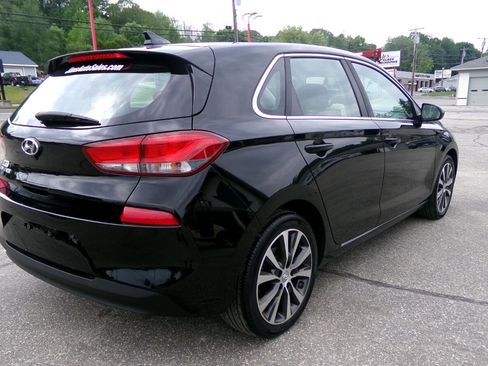 Used 2018 Hyundai Elantra GT image 9