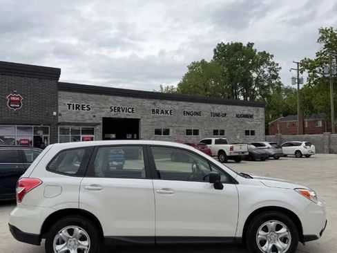 Used 2015 Subaru Forester 2.5i AWD/4WD image 7