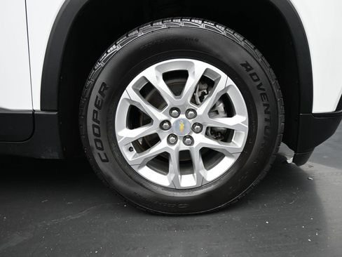 Used 2021 Chevrolet Traverse LS image 10