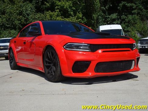Used 2017 Dodge Charger R/T RWD image 4