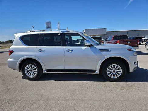 Used 2024 Nissan Armada SV image 9