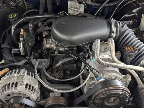 Used 2002 GMC Sonoma SLS w/ Marketing Option Pkg image 10