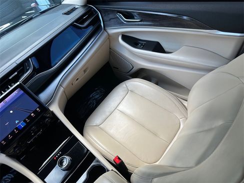 Used 2022 Jeep Grand Cherokee L Limited image 25