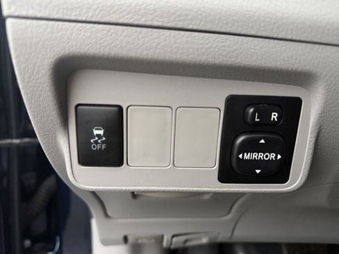 Used 2013 Toyota Corolla image 34