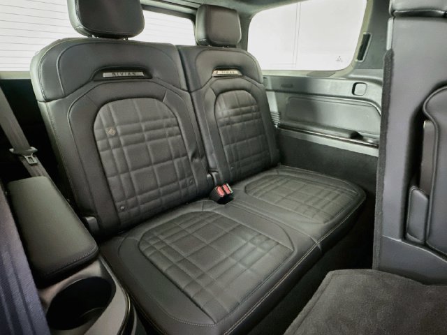Used 2025 Rivian R1S Premium Dual AWD/4WD image 27