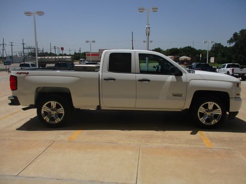 Used 2018 Chevrolet Silverado 1500 Custom w/ Texas Edition AWD/4WD image 9