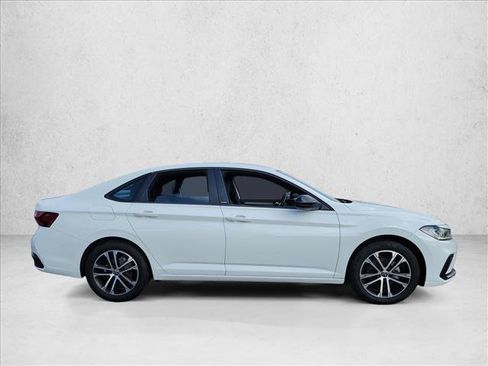 Used 2025 Volkswagen Jetta Sport image 4