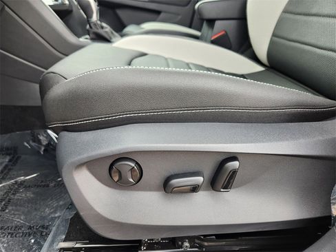 New 2025 Volkswagen Taos SEL image 7