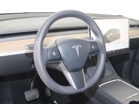 Used 2024 Tesla Model Y Long Range AWD/4WD image 6