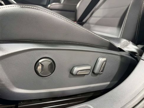 Used 2025 Volkswagen Jetta SE FWD image 21