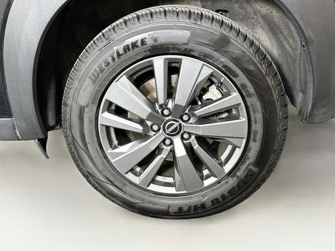 Used 2024 Nissan Pathfinder SV image 11