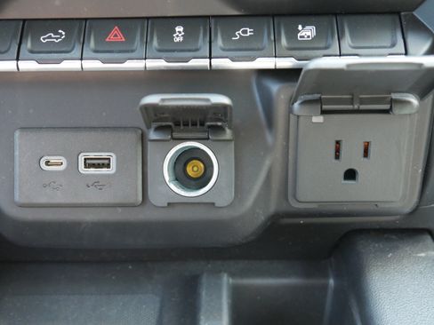 Certified 2020 Chevrolet Silverado 2500 LTZ w/ LTZ Premium Package AWD/4WD image 24