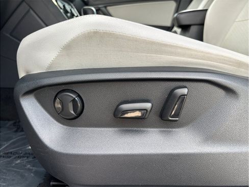 Used 2021 Volkswagen Tiguan SE R-Line FWD image 19