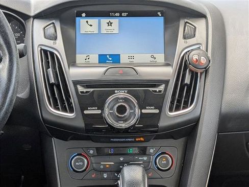 Used 2017 Ford Focus SEL w/ Cold Weather Package FWD image 16