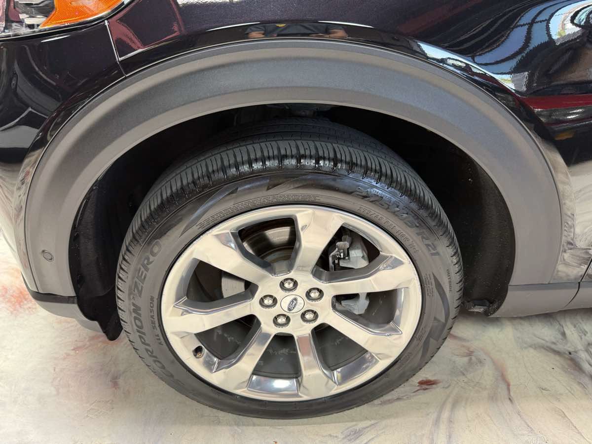 Used 2020 Ford Explorer Platinum w/ Premium Technology Package AWD/4WD image 39
