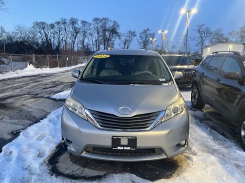 Used 2014 Toyota Sienna Limited image 8