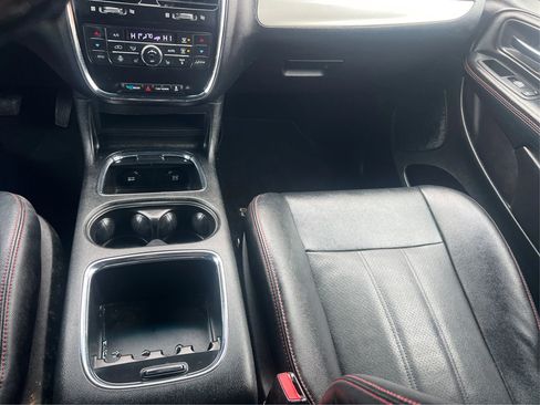 Used 2017 Dodge Grand Caravan GT image 19