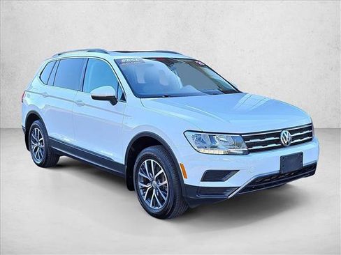 Used 2020 Volkswagen Tiguan SE w/ Panoramic Sunroof Package image 3