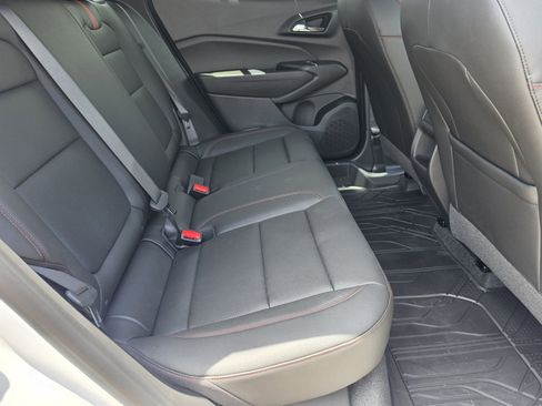 Used 2025 Chevrolet Trax RS w/ Sunroof Package FWD image 26