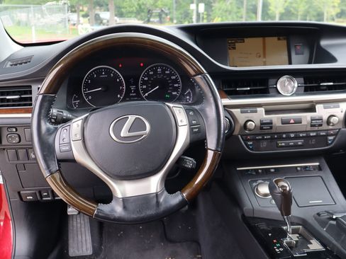 Used 2015 Lexus ES 350 w/ Luxury Package FWD image 19