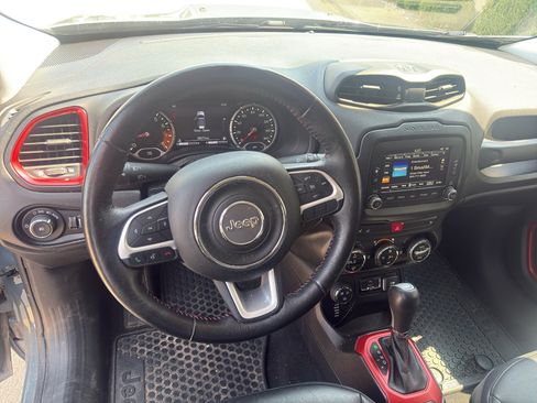 Used 2017 Jeep Renegade Trailhawk w/ Premium Trailhawk Package AWD/4WD image 2