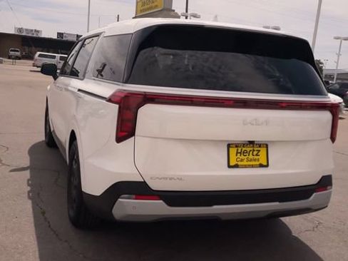 Used 2026 Kia Carnival FWD image 8