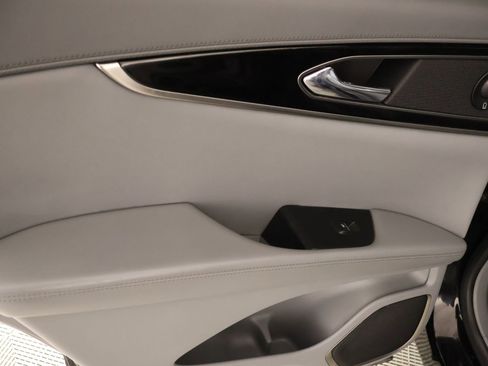 Used 2022 Lincoln Nautilus Reserve w/ Equipment Group 201A FWD image 16