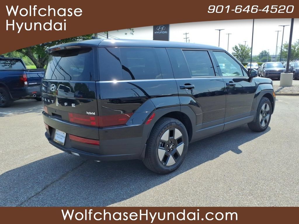 Used 2026 Hyundai Santa Fe SE FWD image 5