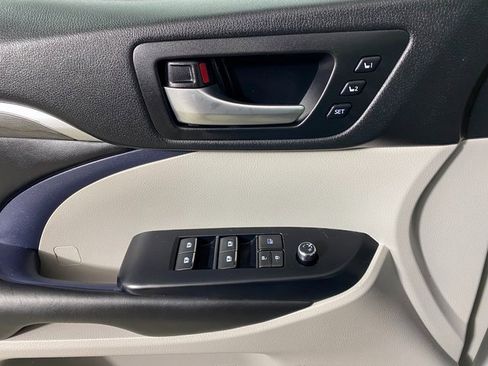 Used 2018 Toyota Highlander Limited image 24