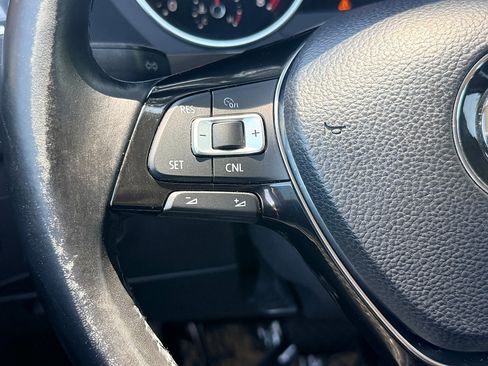 Used 2018 Volkswagen Tiguan SE AWD/4WD image 17