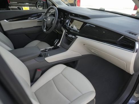 Used 2022 Cadillac XT6 Premium Luxury w/ Technology Package image 18