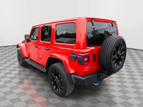 Used 2024 Jeep Wrangler Unlimited Sahara w/ Technology Group AWD/4WD image 7