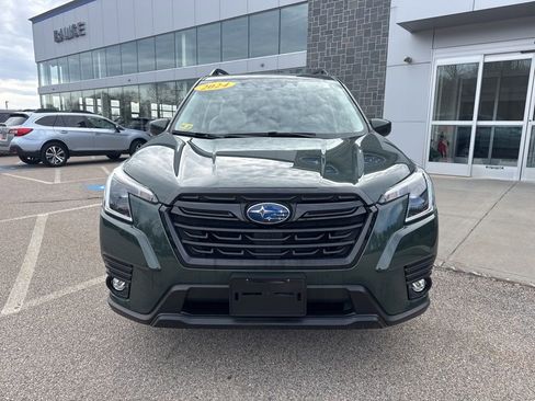 Used 2024 Subaru Forester Premium image 8
