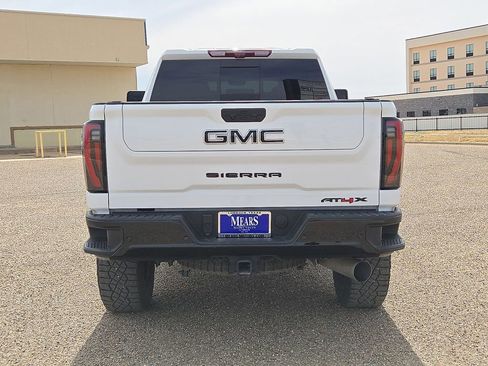 Used 2024 GMC Sierra 2500 AT4X image 4