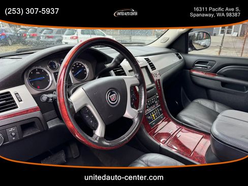 Used 2010 Cadillac Escalade Premium image 14