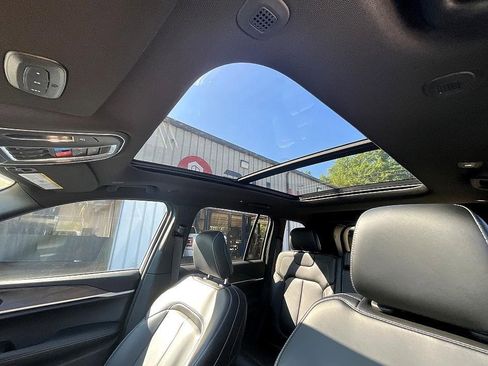 New 2025 Jeep Grand Cherokee Limited image 27