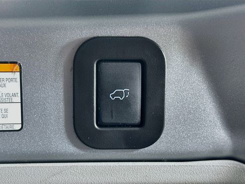 Used 2019 Toyota Sienna XLE FWD image 32